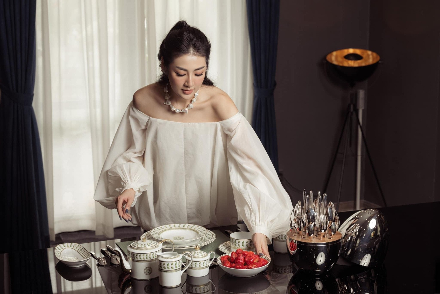 Mỹ nh&acirc;n showbiz nở nụ cười tr&ecirc;n xe Audi, theo chồng thiếu gia về dinh: Cuộc sống trong biệt thự 250 tỷ g&acirc;y cho&aacute;ng- Ảnh 6.