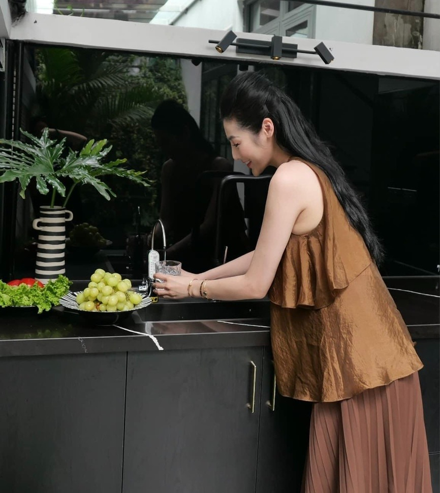 Mỹ nh&acirc;n showbiz nở nụ cười tr&ecirc;n xe Audi, theo chồng thiếu gia về dinh: Cuộc sống trong biệt thự 250 tỷ g&acirc;y cho&aacute;ng- Ảnh 7.