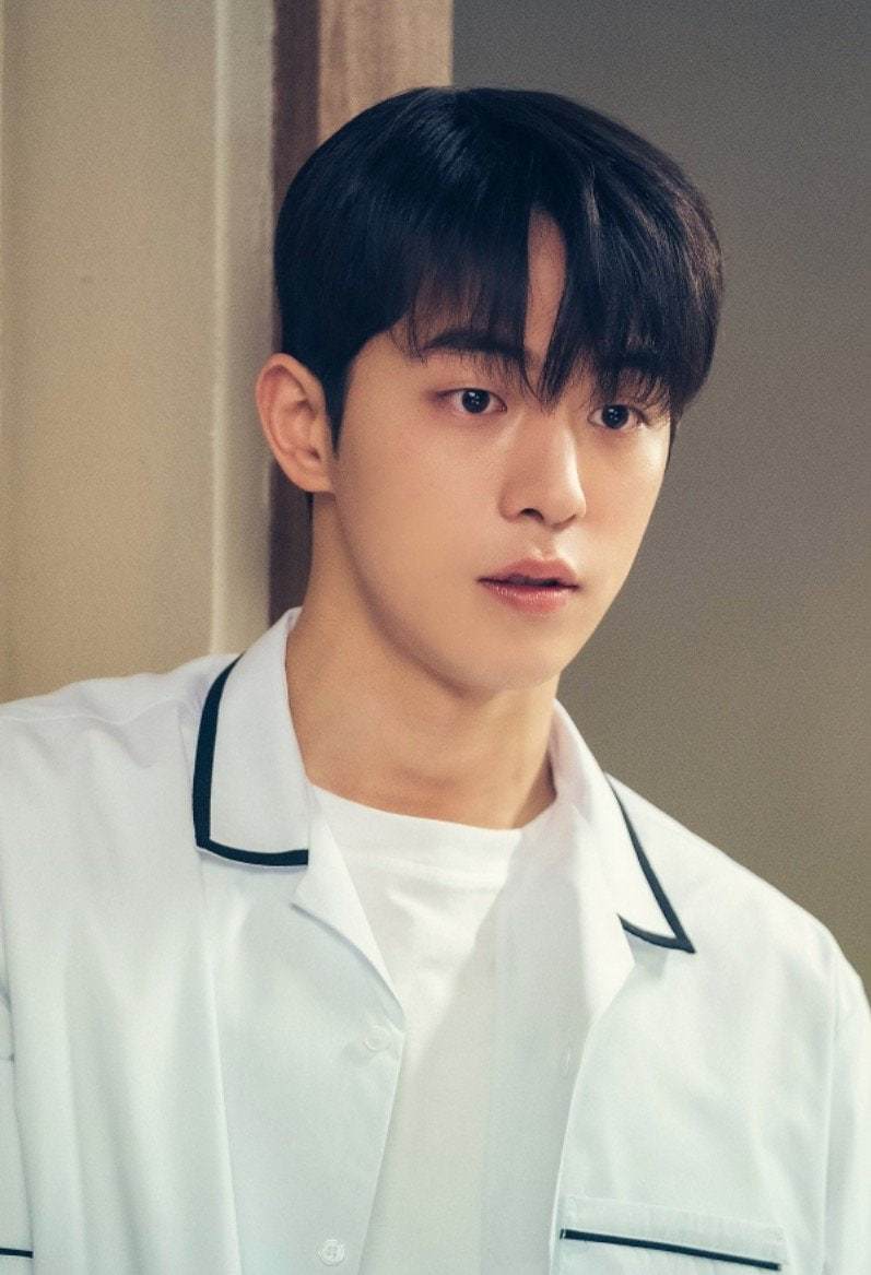 Nam Joo Hyuk trở lại với phim hot to&agrave;n cầu: Xứng danh "ch&agrave;ng thơ" khiến Dior m&ecirc; kh&ocirc;ng dứt, từ mặt đến body đều ho&agrave;n hảo- Ảnh 2.