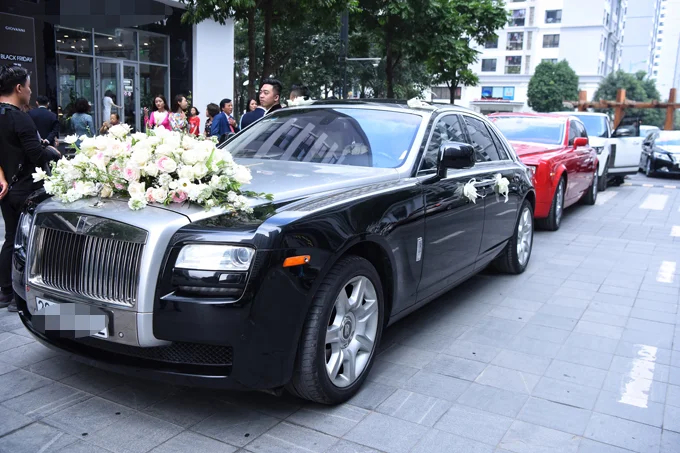 Mỹ nh&acirc;n che mặt ngồi trong Rolls-Royce: Bỏ hết h&agrave;o quang showbiz gả v&agrave;o nh&agrave; h&agrave;o m&ocirc;n, giờ sống trong biệt thự trắng xa hoa giữa H&agrave; th&agrave;nh- Ảnh 3.