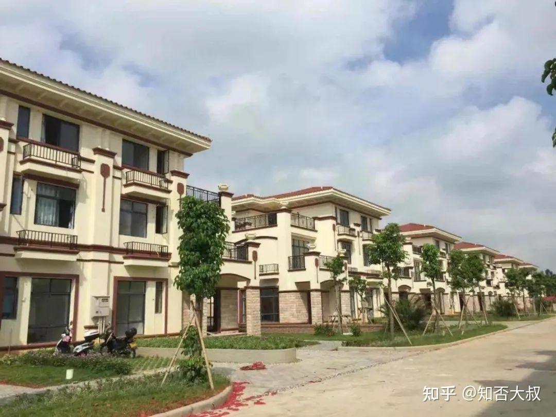 Tỷ ph&uacute; x&acirc;y 258 căn biệt thự tặng cả l&agrave;ng vẫn g&acirc;y tranh c&atilde;i đến mức kh&ocirc;ng d&aacute;m về qu&ecirc;: C&aacute;i kết sau 8 năm- Ảnh 5.