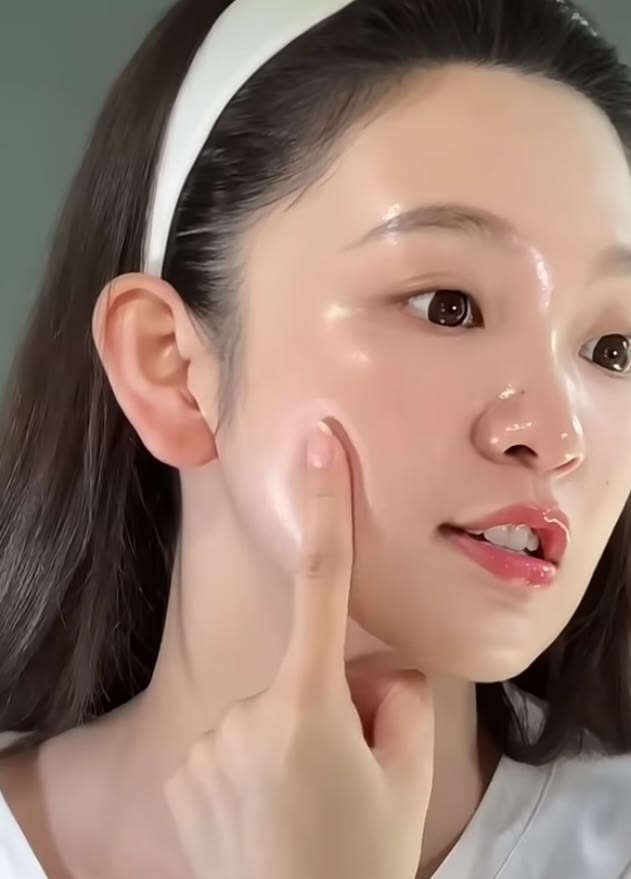 B&aacute;c sĩ thẩm mỹ khuyến c&aacute;o thận trọng với một số loại kem chống nắng h&oacute;a học- Ảnh 2.