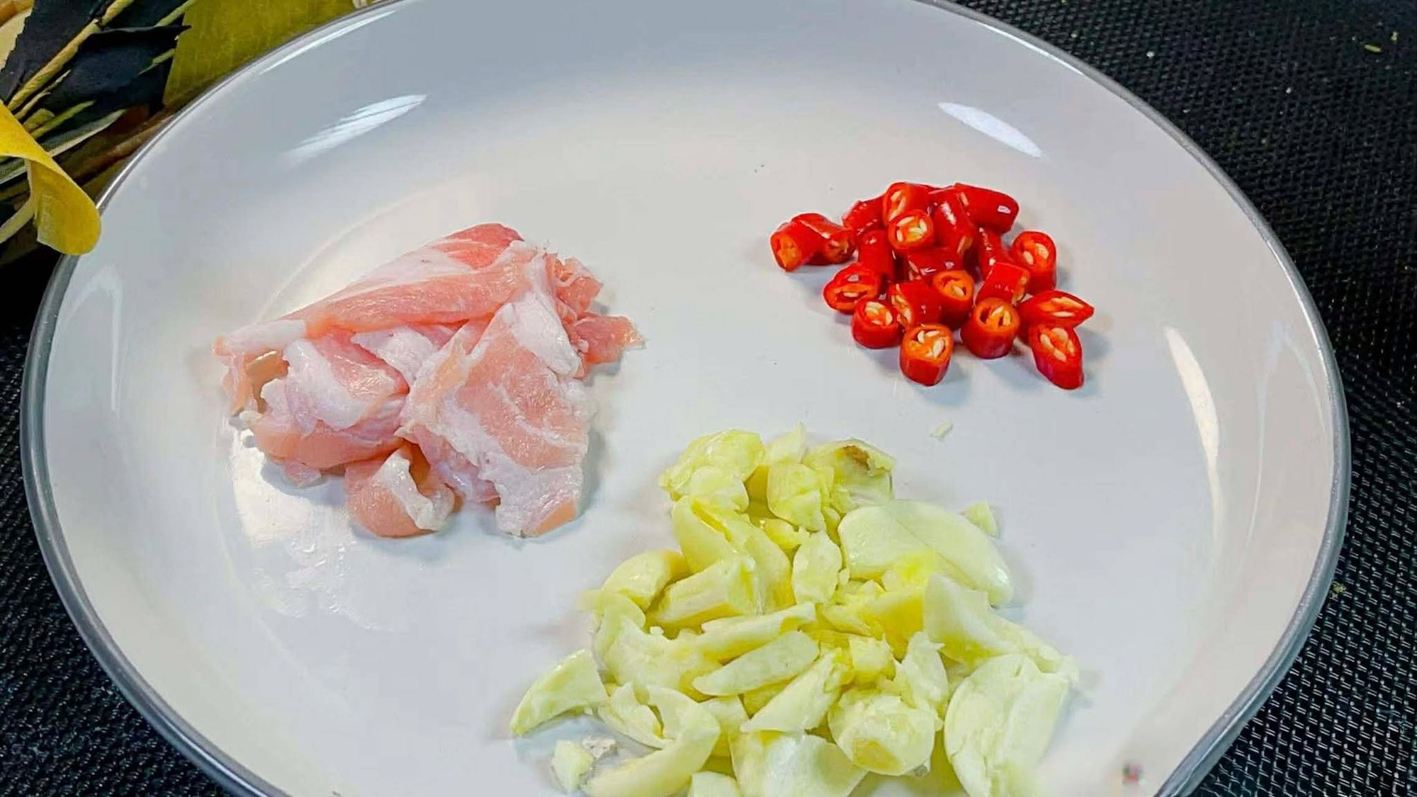 M&oacute;n ăn n&agrave;y cực mới lạ, chắc chắn bạn chưa từng thử: Nấu dễ, gi&ograve;n ngon lại thanh nhiệt giải độc, bổ tim v&agrave; gi&uacute;p ngủ ngon - Ảnh 2.