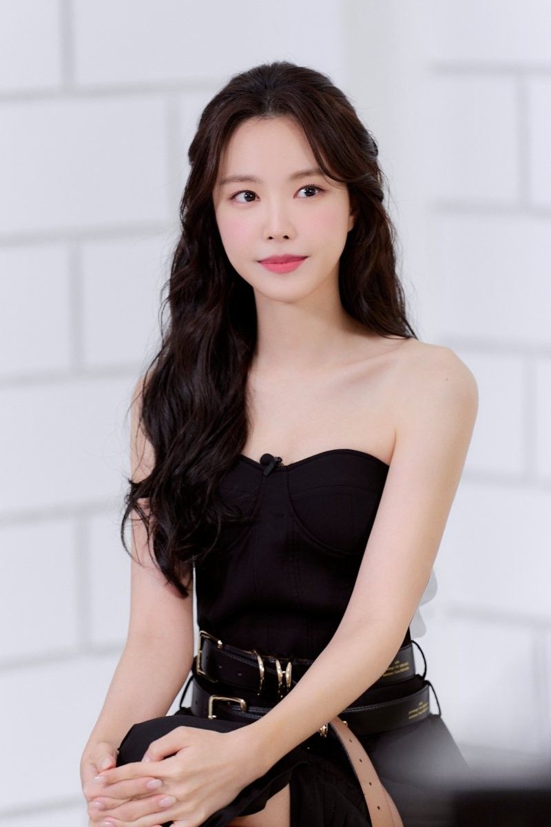 Nữ thần tượng kh&ocirc;ng h&agrave;i l&ograve;ng với xuất th&acirc;n ca sĩ, nổi tiếng l&agrave; &ldquo;b&igrave;nh hoa di động&rdquo;- Ảnh 6.