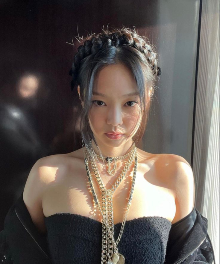 Jennie hẹn h&ograve; với "t&igrave;nh trẻ" khiến d&acirc;n t&igrave;nh nhớ đến h&igrave;nh ảnh 4 năm trước- Ảnh 6.