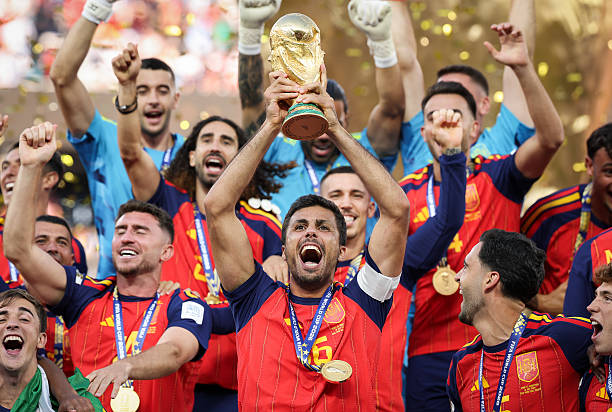 Rodri d&iacute;nh chấn thương lưng, phải l&ecirc;n b&agrave;n mổ ngay sau World Cup!- Ảnh 1.