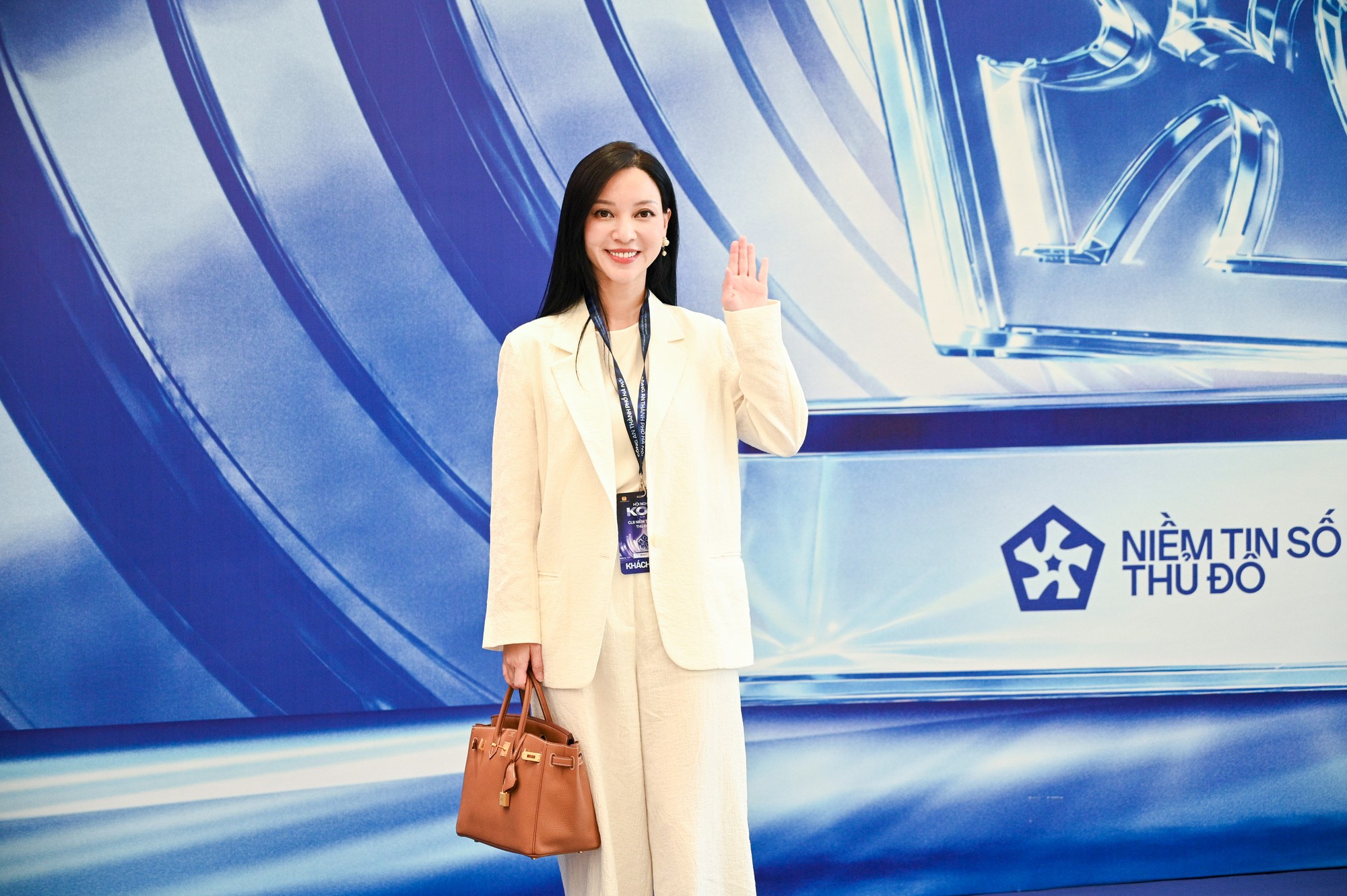 Ph&oacute; Chủ tịch Đỗ Quang Vinh, doanh nh&acirc;n Hannah Olala, MC Kh&aacute;nh Vy v&agrave; c&aacute;c nh&agrave; s&aacute;ng tạo nội dung tham gia Hội nghị KOL v&agrave; Lễ ra mắt CLB Niềm tin số Thủ đ&ocirc; - Ảnh 5.