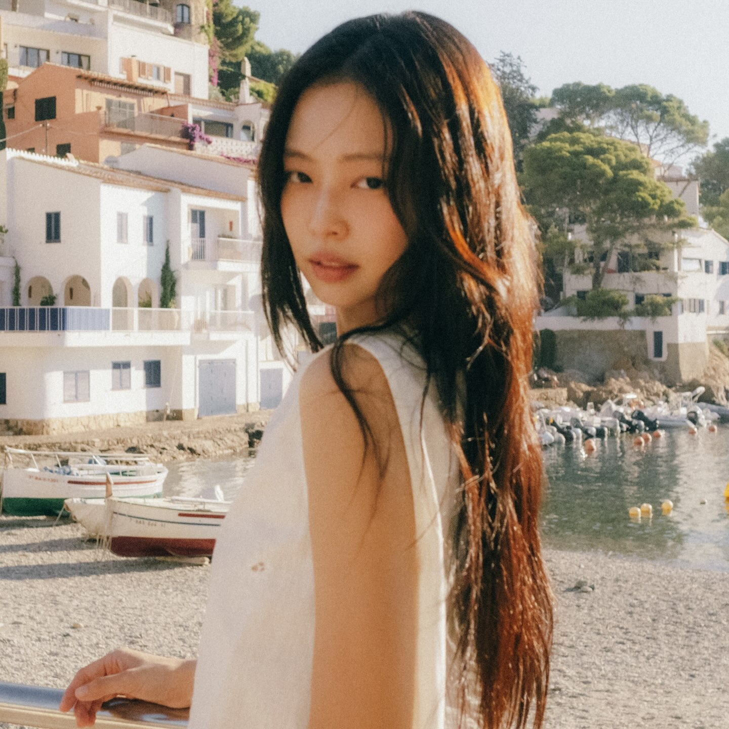 Jennie hẹn h&ograve; với "t&igrave;nh trẻ" khiến d&acirc;n t&igrave;nh nhớ đến h&igrave;nh ảnh 4 năm trước- Ảnh 10.