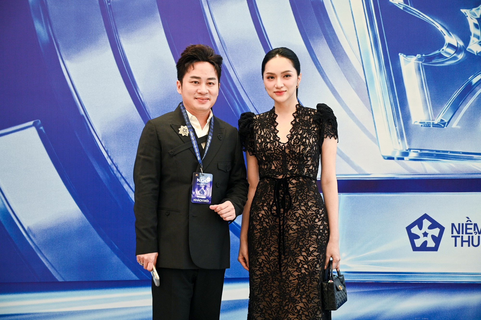 Hương Giang mặc v&aacute;y xuy&ecirc;n thấu đọ sắc với d&agrave;n mỹ nh&acirc;n "vũ trụ VFC" tại Hội nghị KOL v&agrave; Lễ ra mắt CLB Niềm tin số Thủ đ&ocirc;- Ảnh 3.