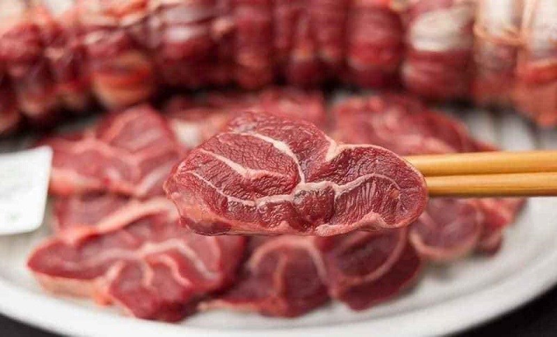 Người đ&agrave;n &ocirc;ng sốt nhẹ 2 th&aacute;ng, b&aacute;c sĩ ph&aacute;t hiện đốt sống cổ bị "đục thủng": Thủ phạm giấu trong căn bếp nhiều gia đ&igrave;nh- Ảnh 2.