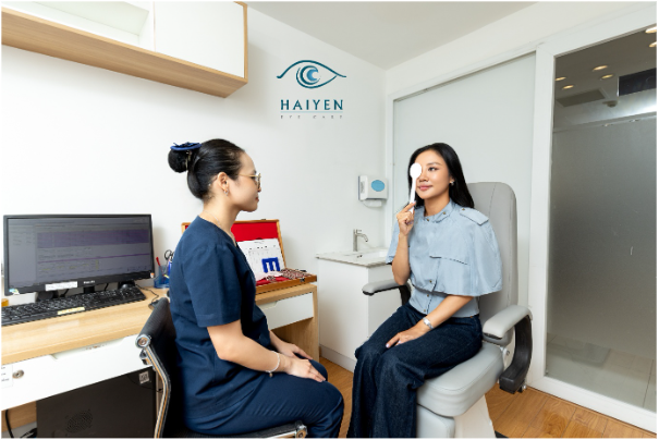 Văn Mai Hương đi x&oacute;a cận nhưng được b&aacute;c sĩ y&ecirc;u cầu l&agrave;m th&ecirc;m một việc trước khi phẫu thuật - Ảnh 5.