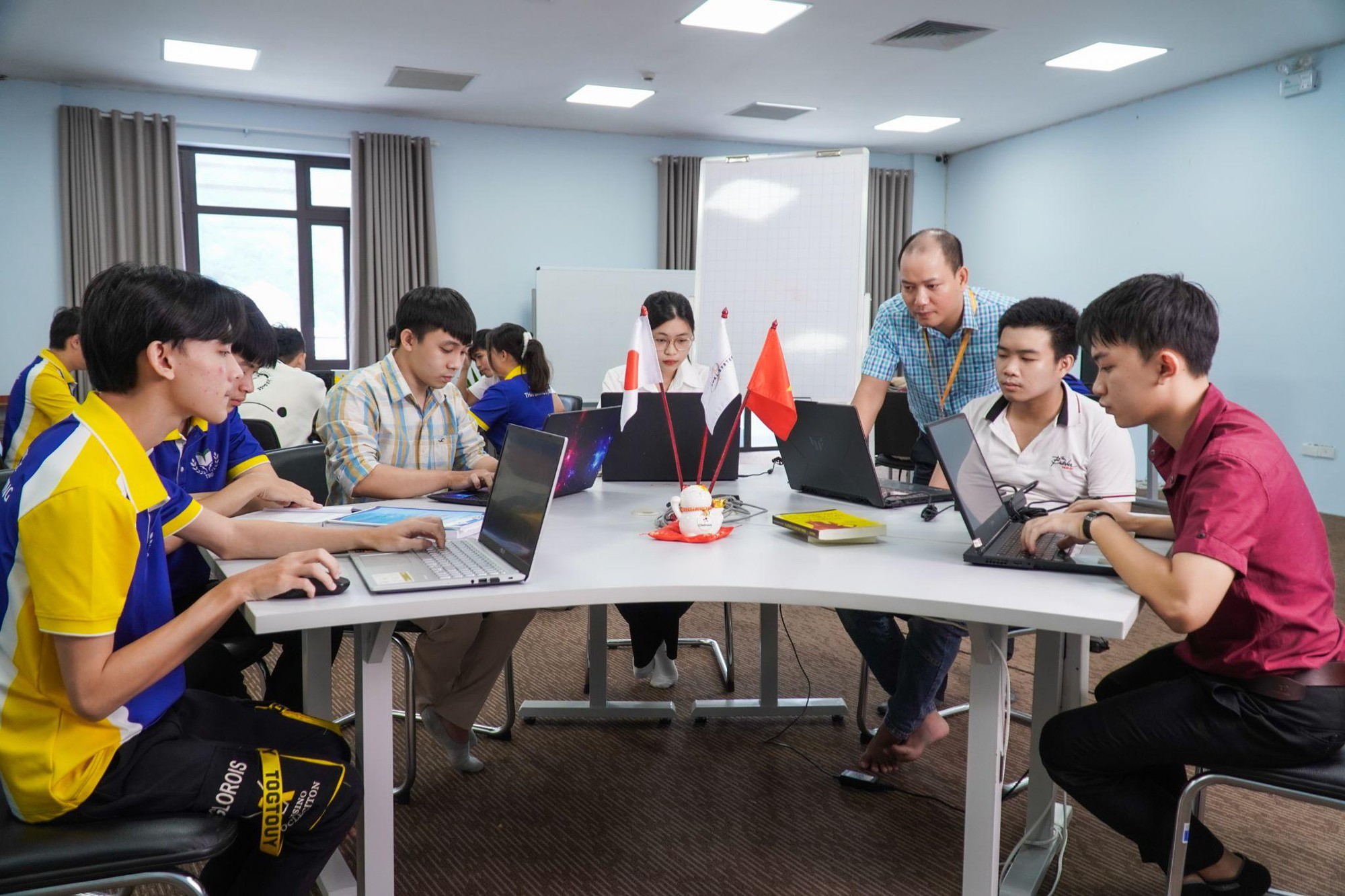 Điểm thi tốt nghiệp dưới 15 vẫn có hướng vào đại học - Ảnh 2.