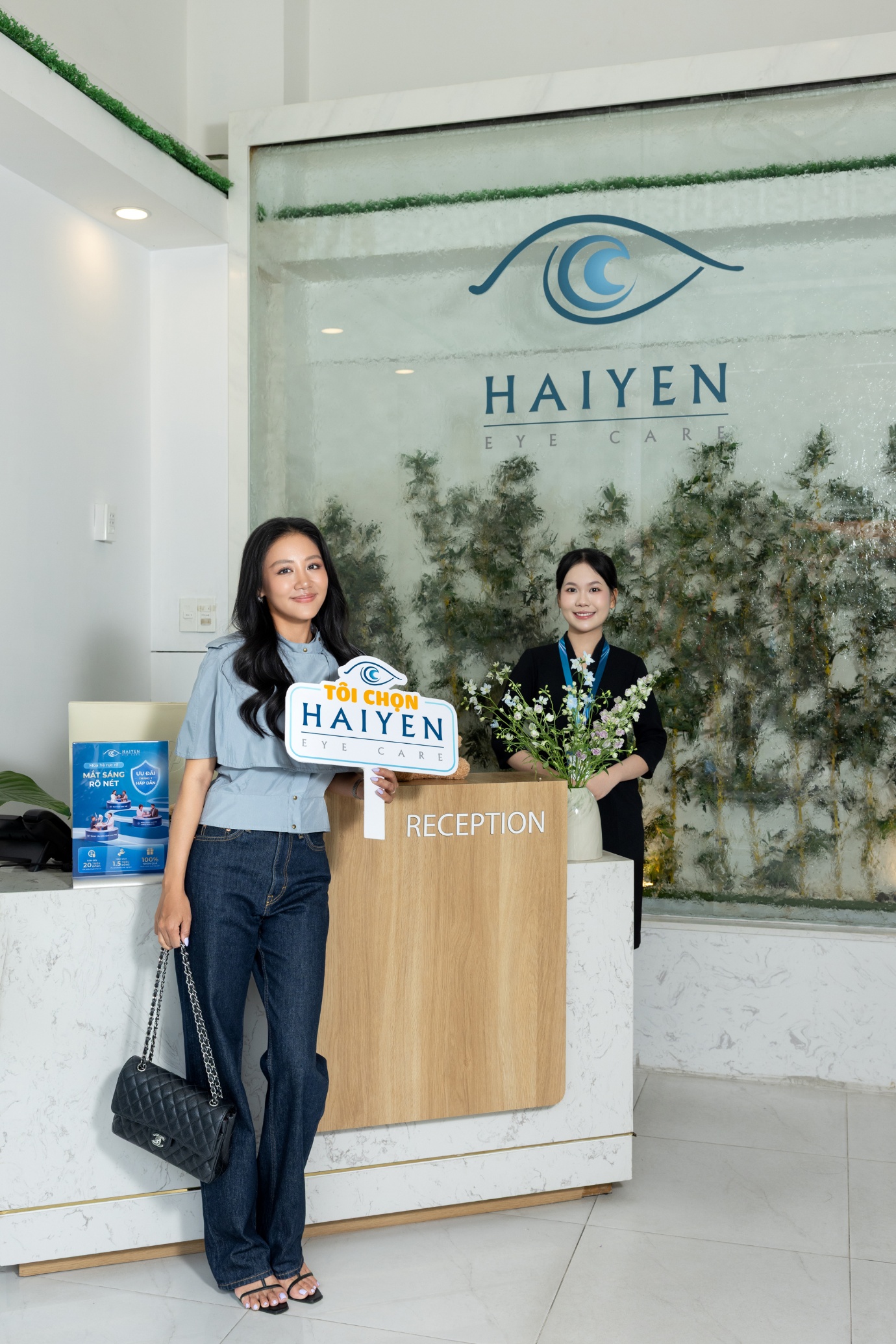 Văn Mai Hương đi x&oacute;a cận nhưng được b&aacute;c sĩ y&ecirc;u cầu l&agrave;m th&ecirc;m một việc trước khi phẫu thuật - Ảnh 9.