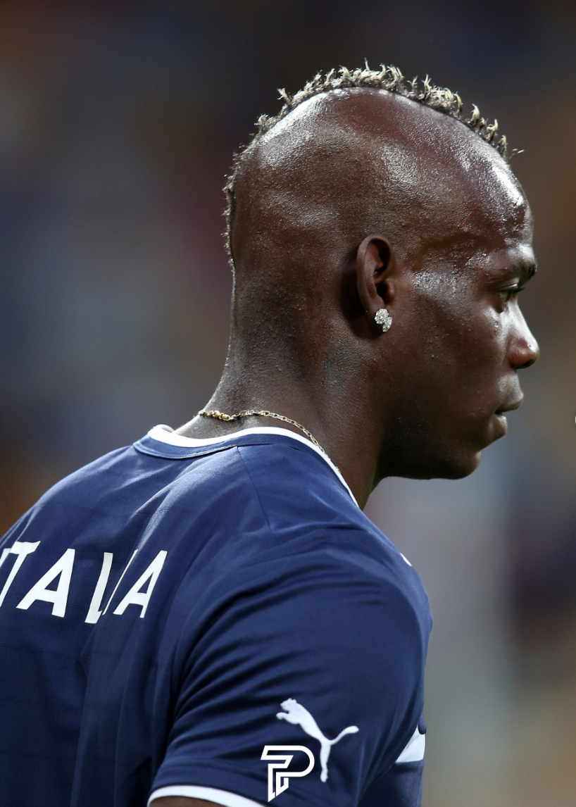 V&igrave; sao FIFA cấm cửa trang sức, d&ugrave; cầu thủ từng ăn diện cỡ n&agrave;y khi ra s&acirc;n?- Ảnh 18.