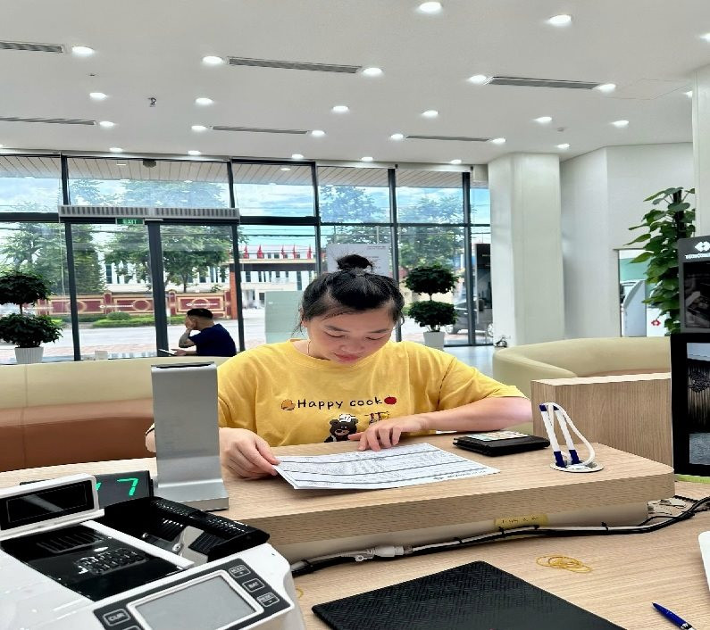 Ph&aacute;t hiện giao dịch chuyển khoản 200 triệu đồng từ MB Bank sang t&agrave;i khoản Techcombank của Triệu Thị Nh&eacute; SN 1996, c&ocirc;ng an lập tức v&agrave;o cuộc điều tra- Ảnh 2.