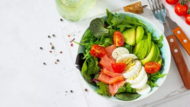 Bức ảnh "bữa s&aacute;ng healthy" gi&aacute; 20k đang g&acirc;y sốt mạng x&atilde; hội: Nh&igrave;n th&igrave; đẹp mắt nhưng dinh dưỡng c&oacute; thực sự "healthy" như t&ecirc;n gọi?- Ảnh 2.