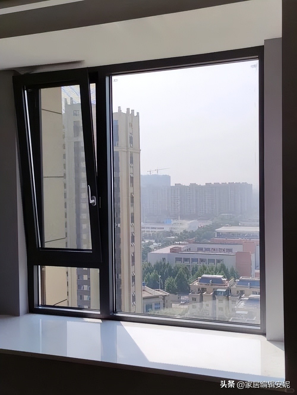 C&oacute; n&ecirc;n mở cửa sổ khi bật m&aacute;y h&uacute;t m&ugrave;i? Chuy&ecirc;n gia chỉ ra sai lầm nhiều gia đ&igrave;nh mắc phải, c&agrave;ng đ&oacute;ng k&iacute;n c&agrave;ng h&uacute;t kh&oacute;i k&eacute;m- Ảnh 4.