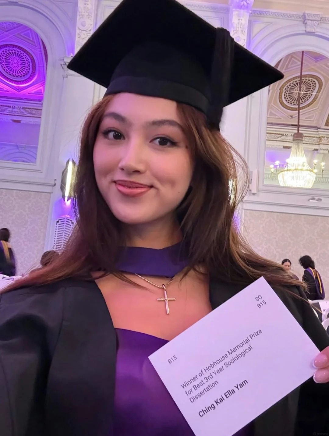 &Aacute;i nữ duy nhất của "&ocirc;ng tr&ugrave;m m&agrave;n ảnh" viral khắp MXH v&igrave; loạt ảnh tốt nghiệp: Nhan sắc v&agrave; th&agrave;nh t&iacute;ch đều khiến ai nể phục- Ảnh 4.