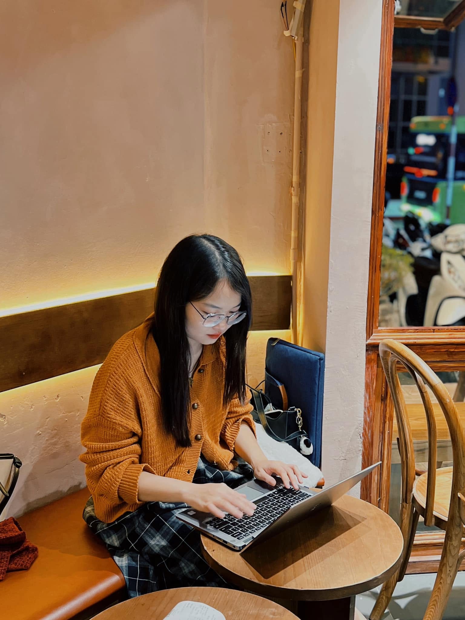 D&acirc;n văn ph&ograve;ng chi 132.000-600.000 đồng/th&aacute;ng mua AI: Điều đ&aacute;ng gi&aacute; nhất kh&ocirc;ng phải c&acirc;u trả lời - Ảnh 3.