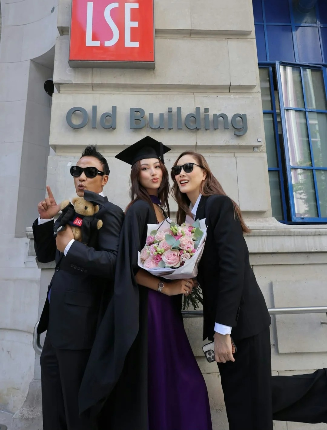 &Aacute;i nữ duy nhất của "&ocirc;ng tr&ugrave;m m&agrave;n ảnh" viral khắp MXH v&igrave; loạt ảnh tốt nghiệp: Nhan sắc v&agrave; th&agrave;nh t&iacute;ch đều khiến ai nể phục- Ảnh 3.