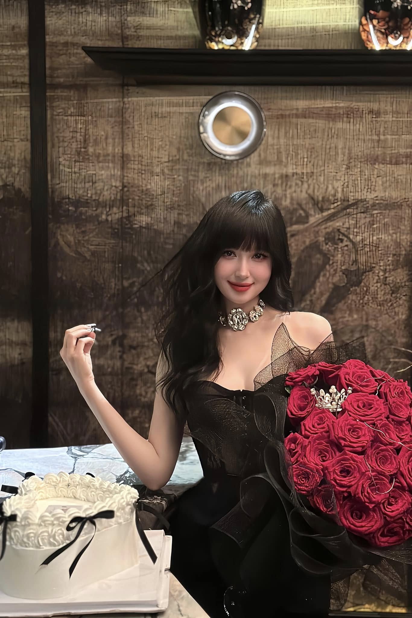 Việt Nam c&oacute; mỹ nh&acirc;n mặt đẹp như b&uacute;p b&ecirc;, body lại bốc lửa: Bỏ showbiz lấy thiếu gia, 10 năm kh&ocirc;ng trở lại- Ảnh 4.