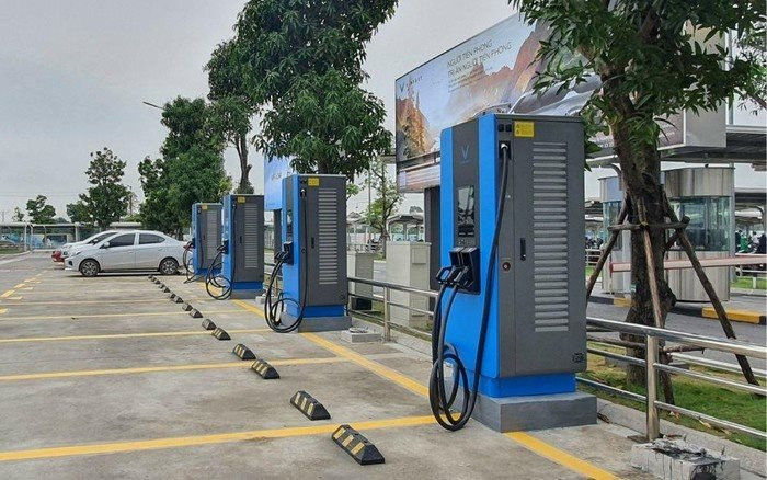 C&ocirc;ng ty trạm sạc VinFast của tỷ ph&uacute; Phạm Nhật Vượng ra th&ocirc;ng b&aacute;o tạm ngừng một việc quan trọng- Ảnh 2.