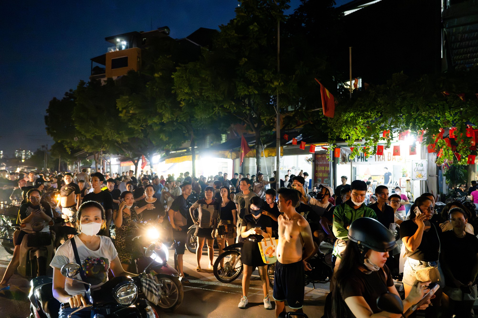 Hà Nội: Đang cháy rất lớn tại dãy nhà xưởng trong làng nghề Triều Khúc, chưa rõ thiệt hại- Ảnh 4.