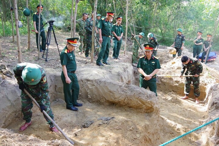 Ph&aacute;t hiện th&ecirc;m 10 h&agrave;i cốt liệt sĩ c&ugrave;ng nhiều di vật ở Quảng Trị- Ảnh 3.
