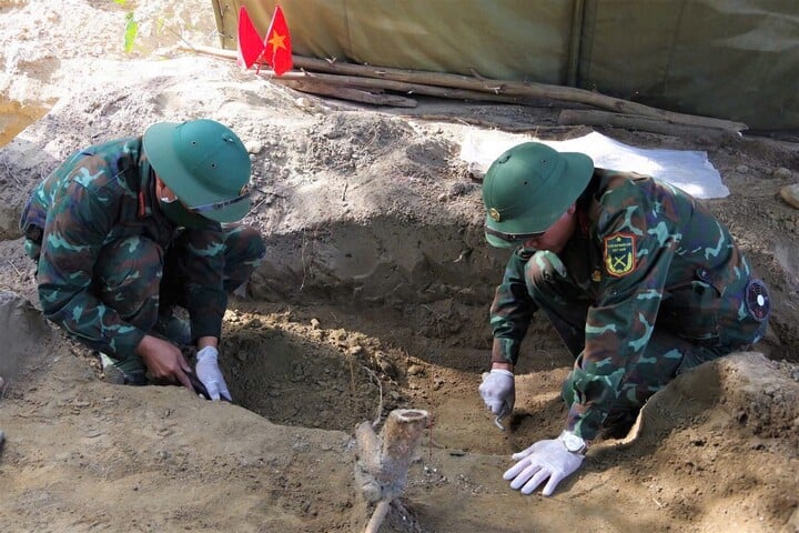 Ph&aacute;t hiện th&ecirc;m 10 h&agrave;i cốt liệt sĩ c&ugrave;ng nhiều di vật ở Quảng Trị- Ảnh 1.