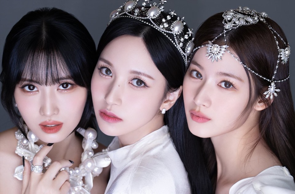 &ldquo;Tam gi&aacute;c nhan sắc&rdquo; v&ocirc; đối của showbiz, 11 năm đỏ mắt vẫn chưa t&igrave;m thấy phi&ecirc;n bản thứ 2- Ảnh 5.