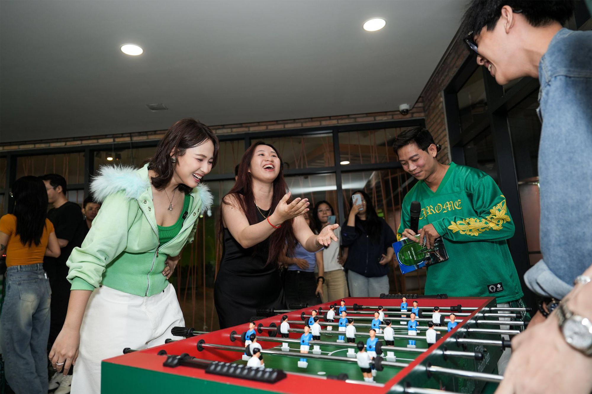 Heineken FanStation &ldquo;đổ bộ&rdquo; VNG Campus: Khi văn ph&ograve;ng ho&aacute; &ldquo;s&acirc;n nh&agrave;&rdquo; - nơi fan c&ugrave;ng đam m&ecirc; mở kết nối th&agrave;nh bạn - Ảnh 1.