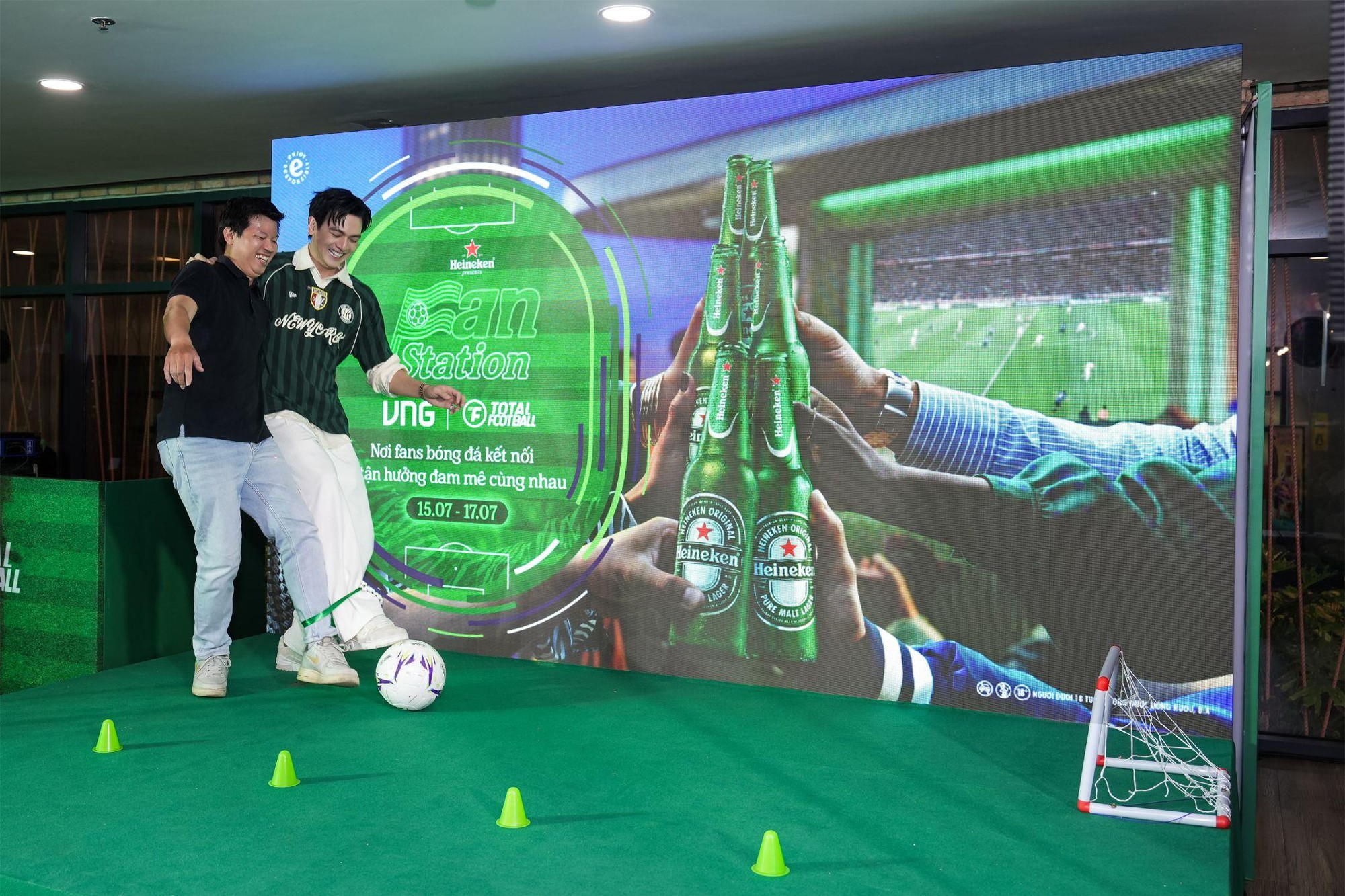 Heineken FanStation &ldquo;đổ bộ&rdquo; VNG Campus: Khi văn ph&ograve;ng ho&aacute; &ldquo;s&acirc;n nh&agrave;&rdquo; - nơi fan c&ugrave;ng đam m&ecirc; mở kết nối th&agrave;nh bạn - Ảnh 3.