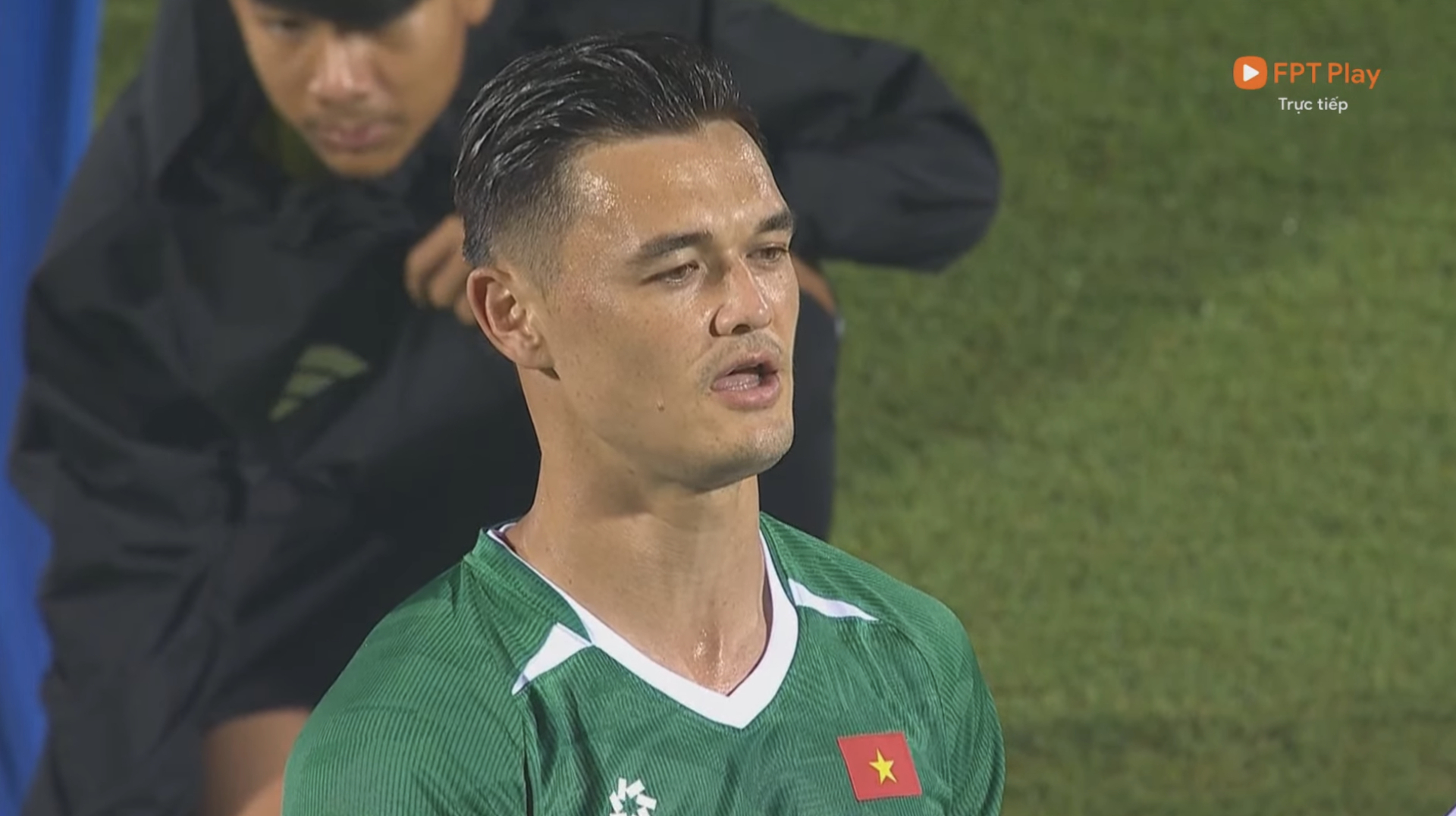 L&ecirc; Giang Patrik ng&agrave;y đầu &ldquo;đi l&agrave;m nh&agrave; nước&rdquo; - Ảnh 1.