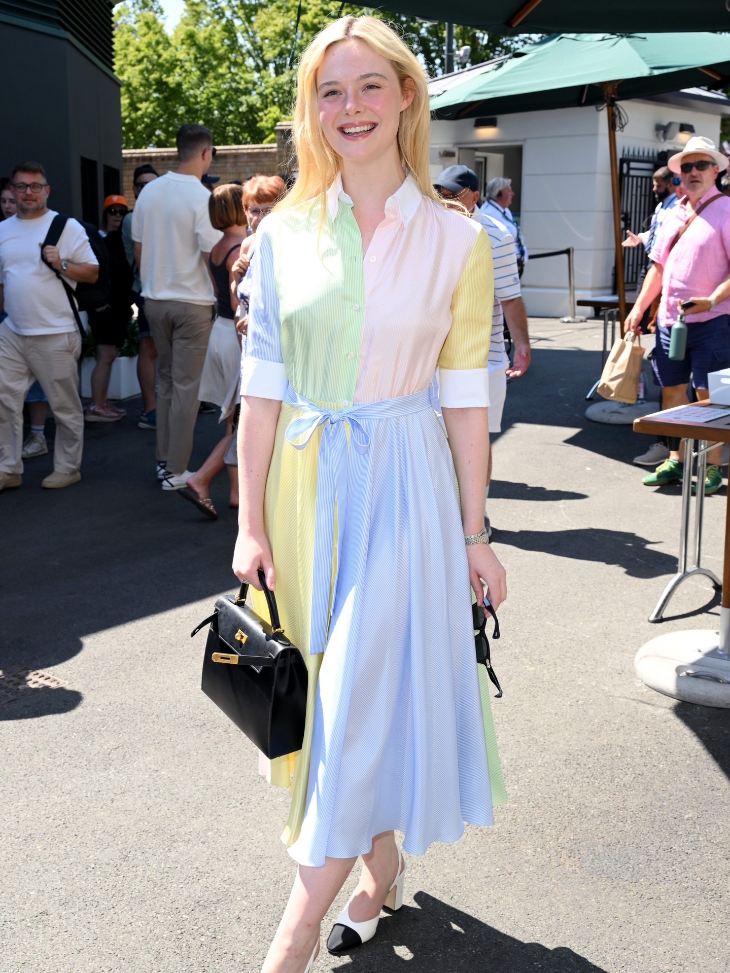 Wimbledon đ&iacute;ch thị l&agrave; s&agrave;n catwalk của giới thượng lưu, Herm&egrave;s hay Chanel ngập tr&agrave;n kh&aacute;n đ&agrave;i- Ảnh 1.