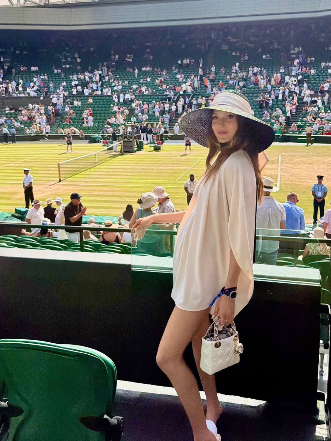 Wimbledon đ&iacute;ch thị l&agrave; s&agrave;n catwalk của giới thượng lưu, Herm&egrave;s hay Chanel ngập tr&agrave;n kh&aacute;n đ&agrave;i- Ảnh 5.