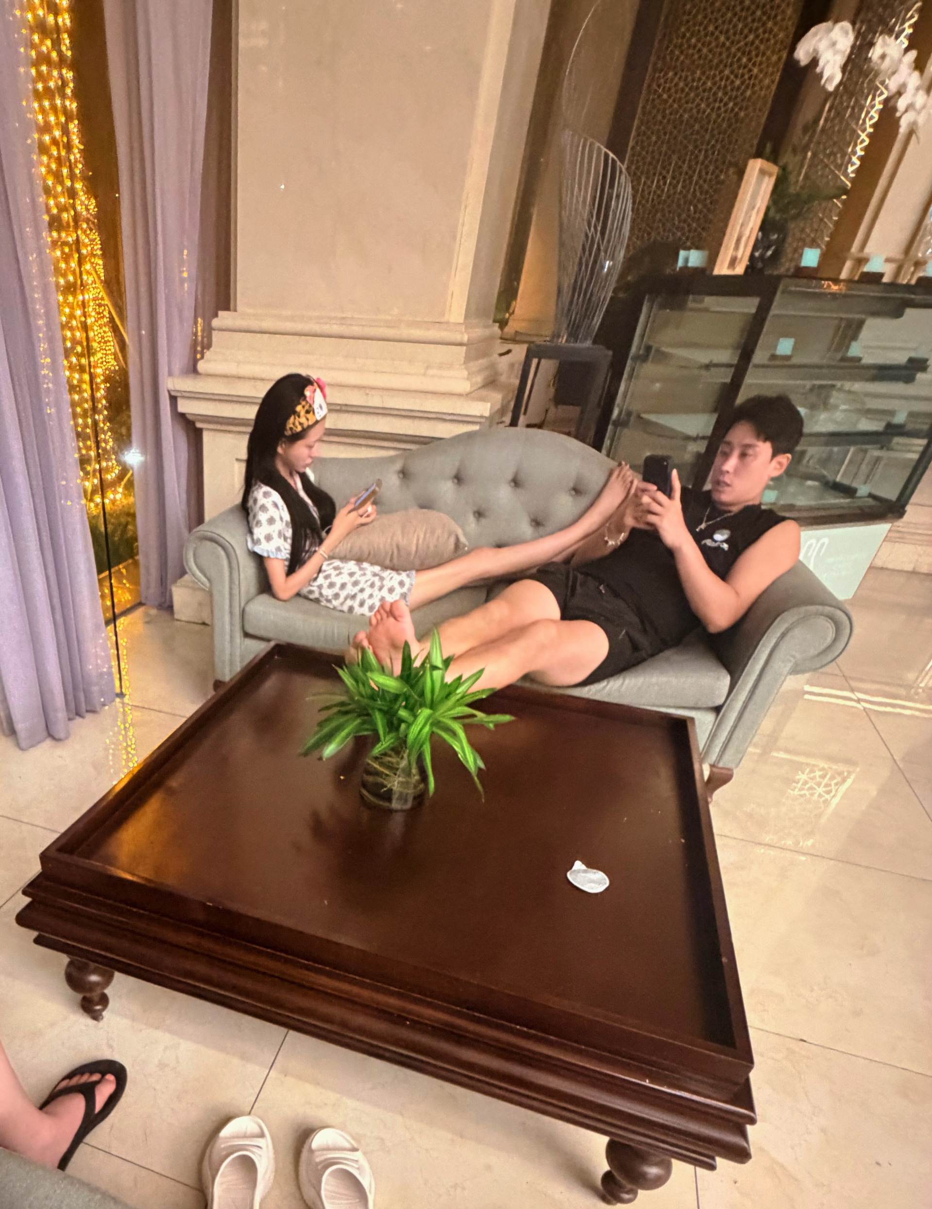 Hoảng hồn th&acirc;n h&igrave;nh gầy trơ xương của ngọc nữ showbiz cưới phải chồng l&ocirc;ng b&ocirc;ng thất nghiệp- Ảnh 1.