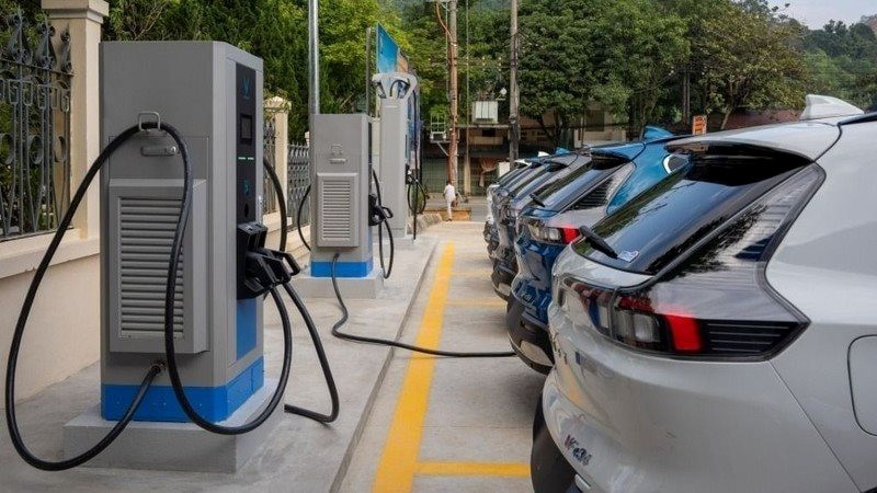 C&ocirc;ng ty trạm sạc VinFast của tỷ ph&uacute; Phạm Nhật Vượng ra th&ocirc;ng b&aacute;o tạm ngừng một việc quan trọng- Ảnh 1.