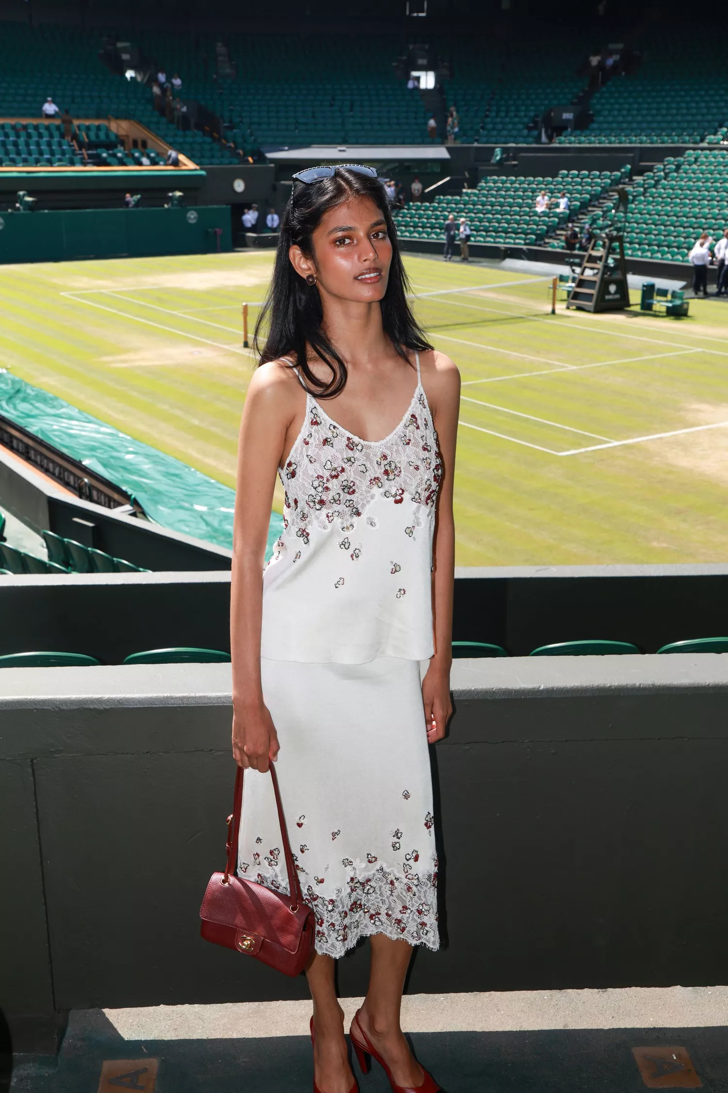 Wimbledon đ&iacute;ch thị l&agrave; s&agrave;n catwalk của giới thượng lưu, Herm&egrave;s hay Chanel ngập tr&agrave;n kh&aacute;n đ&agrave;i- Ảnh 2.