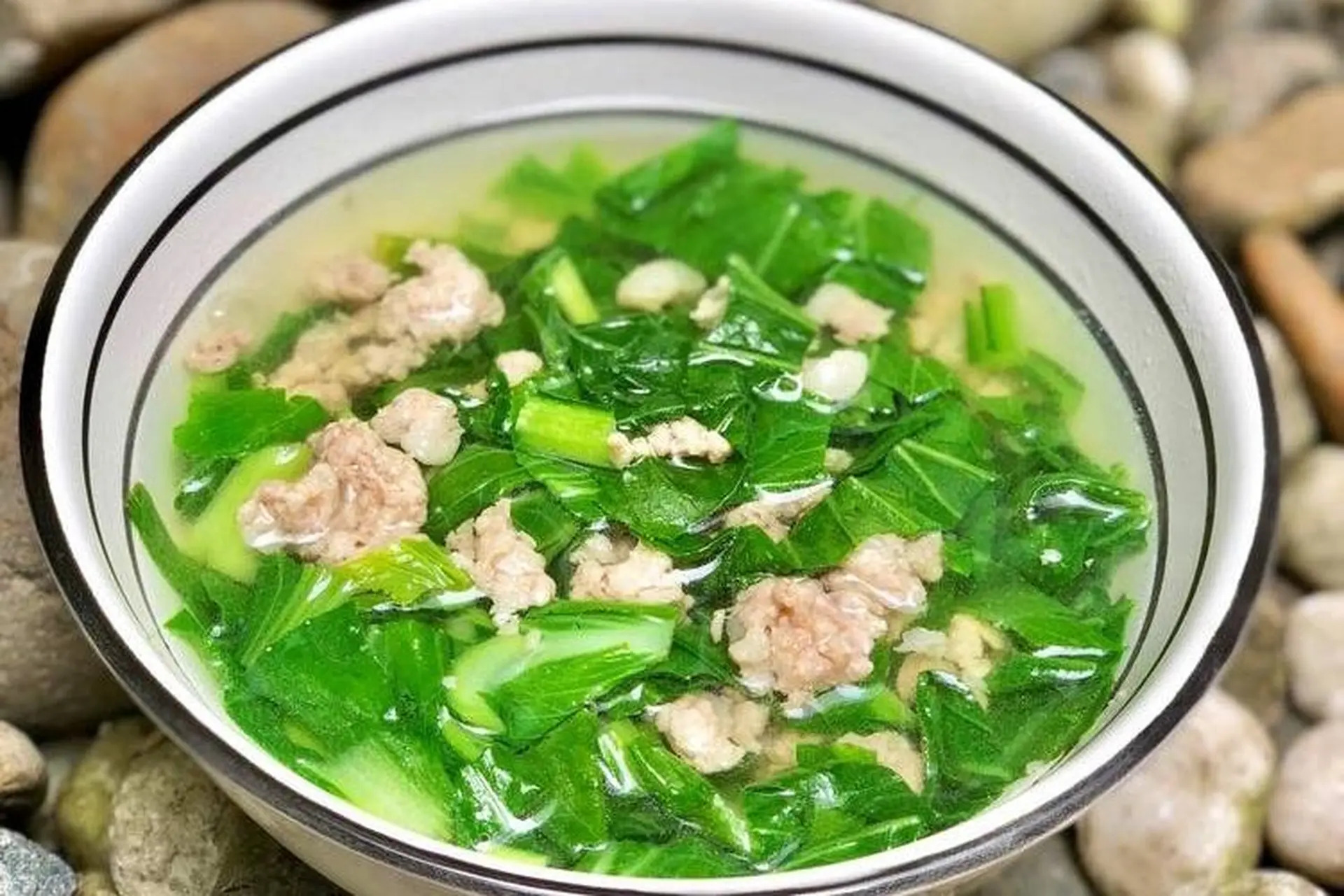 3 loại rau c&oacute; nguy cơ "ngậm" h&oacute;a chất cao bậc nhất- Ảnh 1.