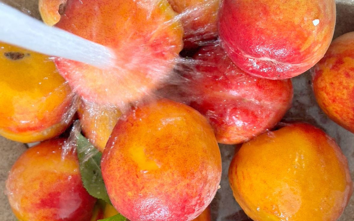 3 loại quả &ldquo;ngậm&rdquo; nhiều h&oacute;a chất nhất - Ảnh 2.
