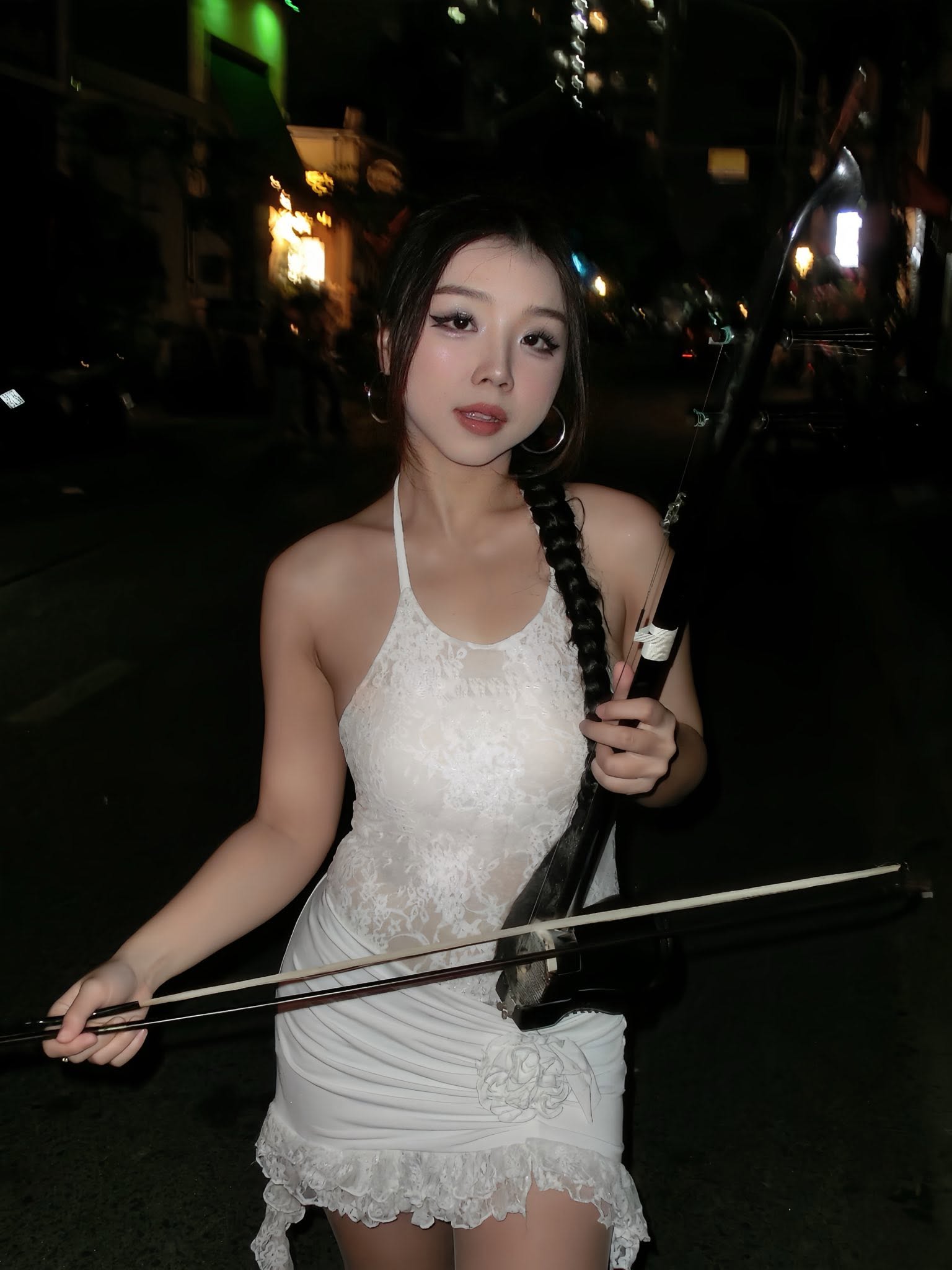 Con g&aacute;i nguy&ecirc;n Trưởng đo&agrave;n ca nhạc Nh&agrave; h&aacute;t B&ocirc;ng Sen g&acirc;y sốt sau cảnh k&eacute;o đ&agrave;n c&ograve; tr&ecirc;n s&oacute;ng Tinh H&agrave; Say Hi - Ảnh 7.