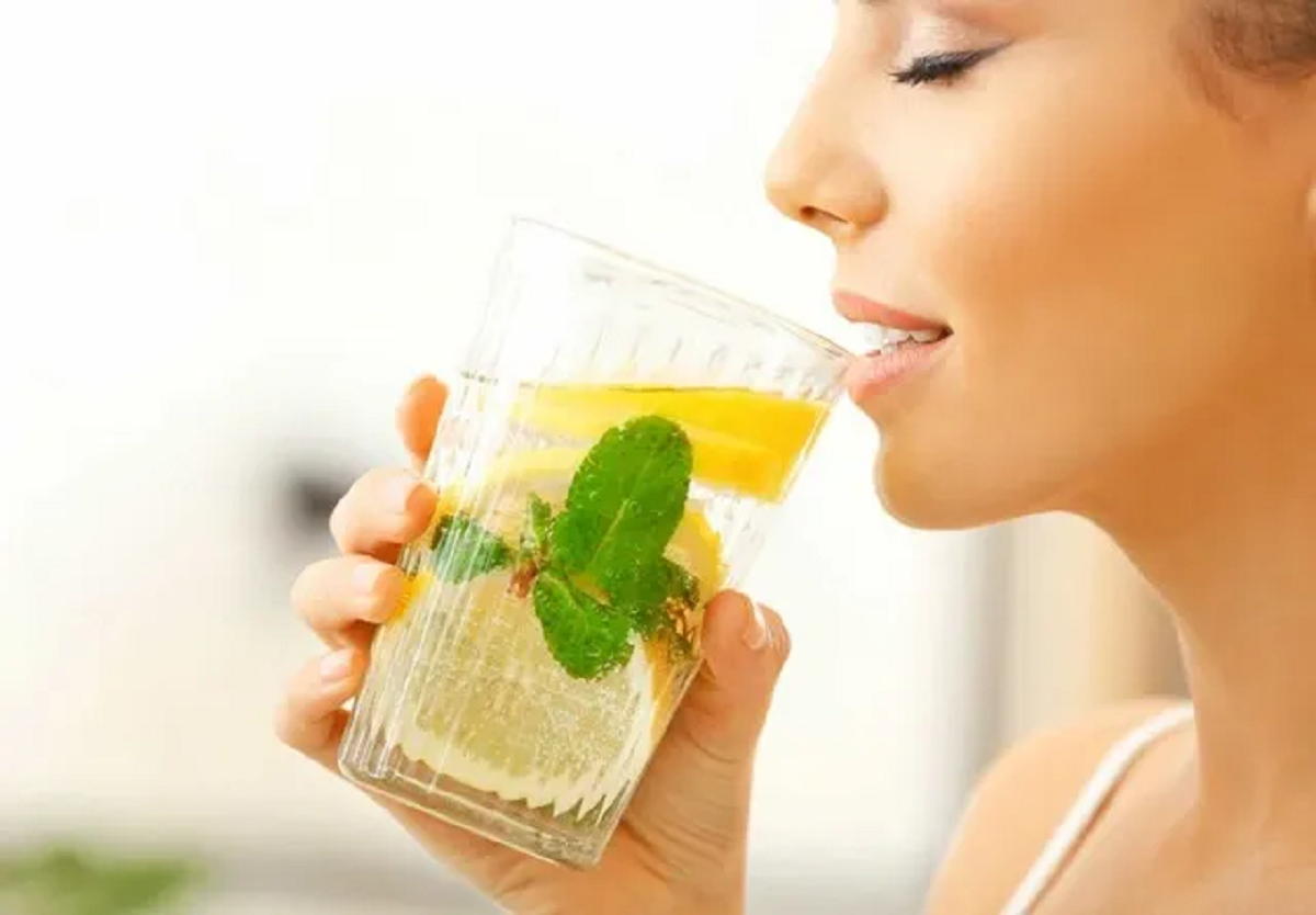 Nước chanh hạt chia: Thức uống "2 trong 1" cho l&agrave;n da tươi s&aacute;ng v&agrave; v&oacute;c d&aacute;ng c&acirc;n đối - Ảnh 2.
