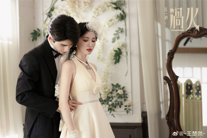 C&ocirc; d&acirc;u "g&acirc;y b&atilde;o" MXH v&igrave; tạo h&igrave;nh qu&aacute; gợi cảm, kh&ocirc;ng thể rời mắt: B&iacute; quyết để gầy m&agrave; vẫn đầy sức sống l&agrave; 2 nguy&ecirc;n tắc khi ăn- Ảnh 1.