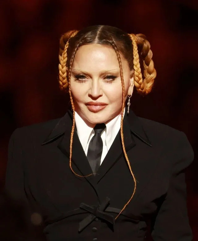 Madonna b&acirc;y giờ khiến người ta su&yacute;t qu&ecirc;n khu&ocirc;n mặt từng biến dạng- Ảnh 2.