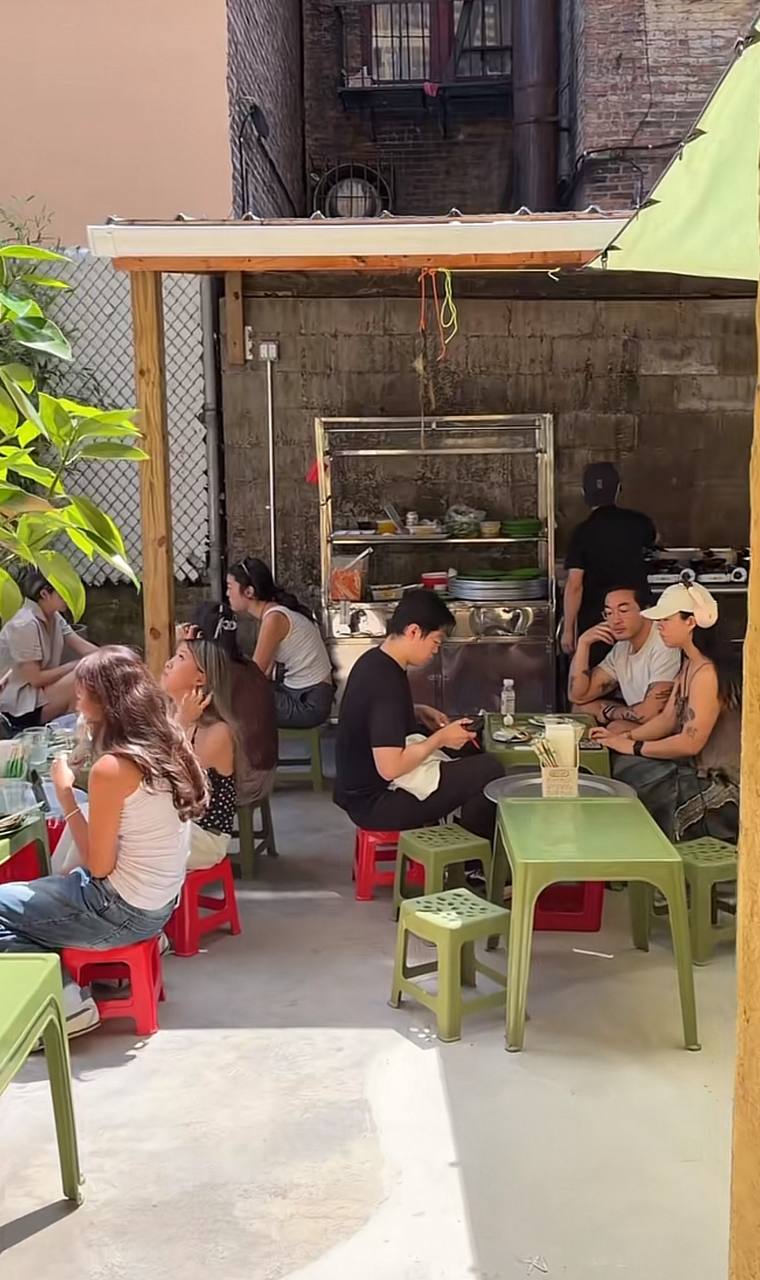 Ẩm thực Việt đang l&agrave;m khuynh đảo nước Mỹ: Liều thuốc giảm đau cho chứng nhớ nh&agrave; v&ocirc; t&igrave;nh khiến kh&aacute;ch T&acirc;y xếp h&agrave;ng m&ecirc; mẩn - Ảnh 3.
