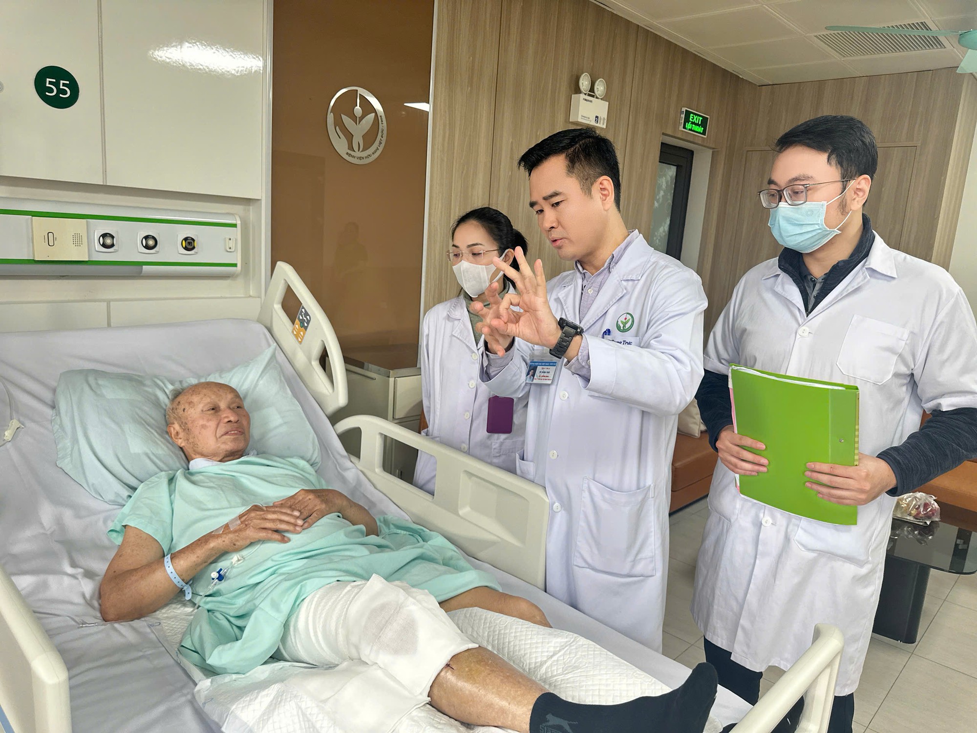 H&agrave; Nội c&oacute; th&ecirc;m 185 ca mắc COVID-19 chỉ trong 1 tuần, b&aacute;c sĩ nhắc: Kh&ocirc;ng được chủ quan! - Ảnh 2.