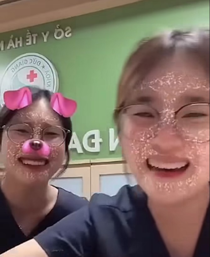 Trường Đại học "Kinh C&ocirc;ng" đ&igrave;nh chỉ học tập hai sinh vi&ecirc;n Y khoa livestream ở Bệnh viện Đức Giang dọa &ldquo;ti&ecirc;m thuốc độc&rdquo; người kh&aacute;c- Ảnh 2.