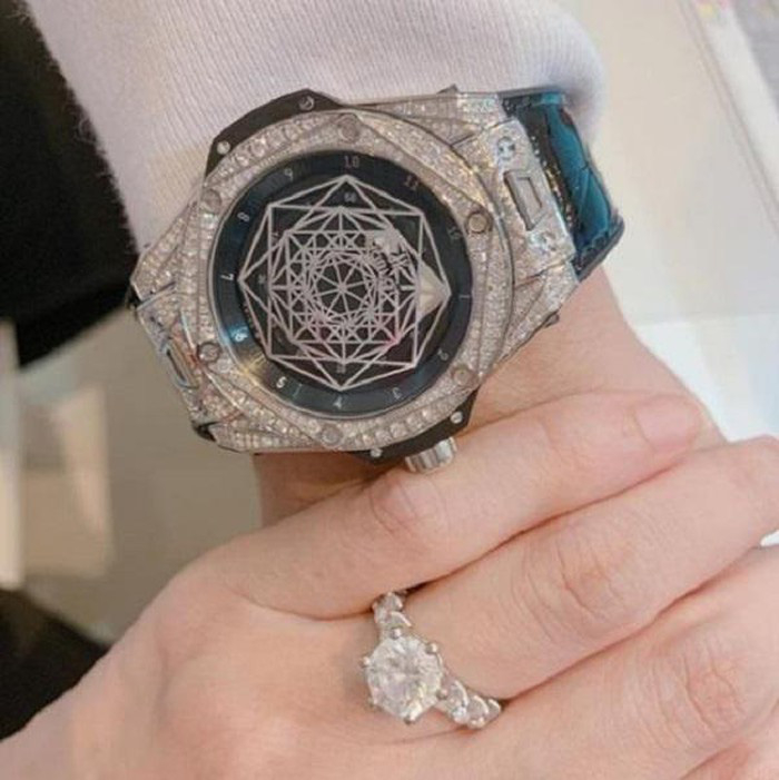 Ng&ocirc;n ngữ t&igrave;nh y&ecirc;u của Trấn Th&agrave;nh l&agrave; kim cương, đem nhẫn hột to chiều chuộng kh&ocirc;ng chỉ 1 người- Ảnh 5.