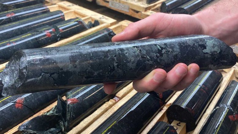 Khoan thăm dò liên tiếp, công ty Canada phát hiện mỏ quặng thứ 9, nâng tổng tài nguyên lên hơn 4,3 tỷ tấn - Ảnh 1.