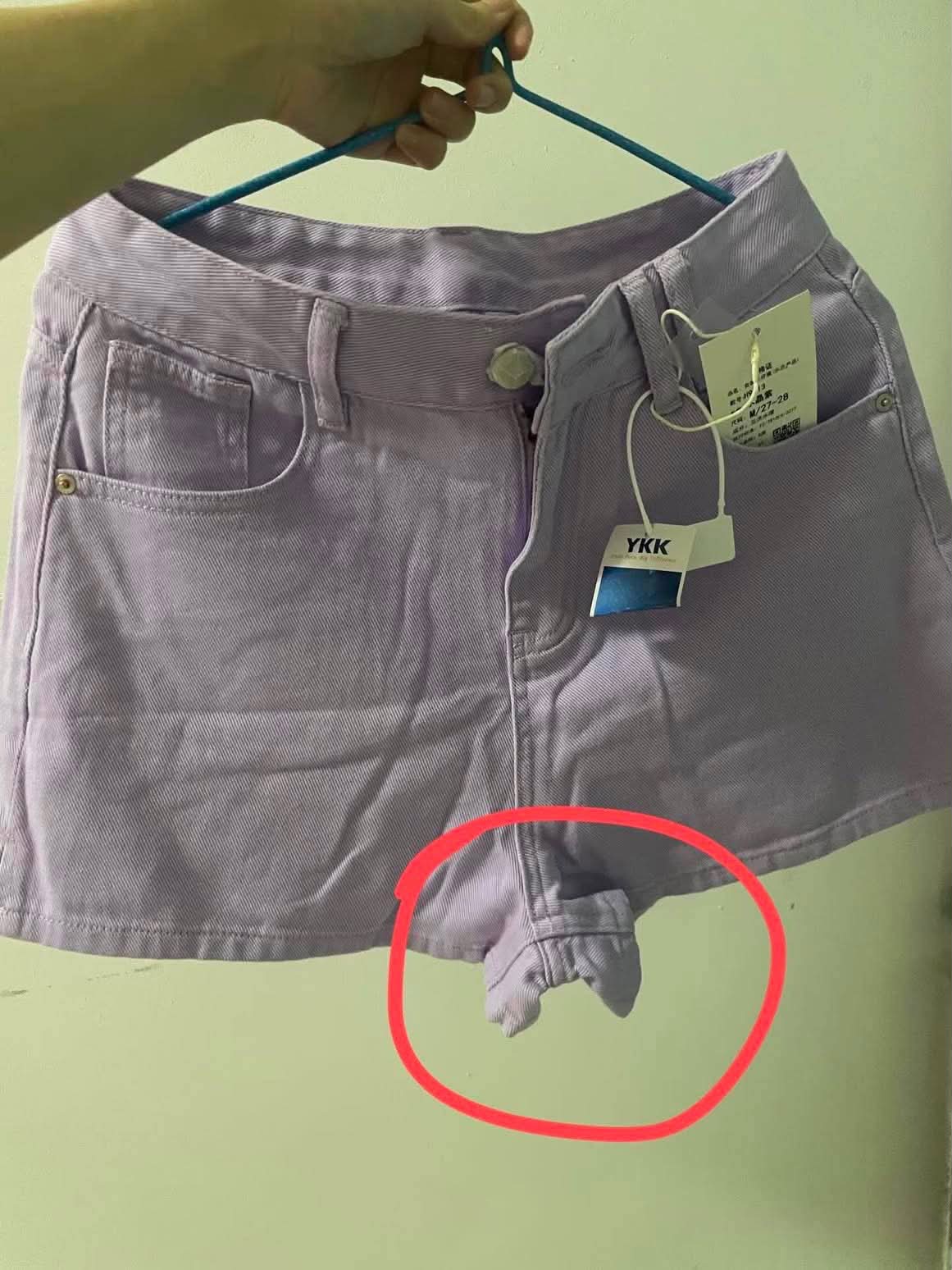 Mẹo mua quần jean đang viral tr&ecirc;n Threads: Chỉ nh&igrave;n 1 chi tiết l&agrave; biết mặc c&oacute; bị k&iacute;ch đũng hay kh&ocirc;ng- Ảnh 2.